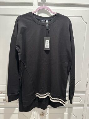 Central Park Active Size L Sweatshirt Asymmetrical Hem and Side Slit